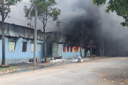 Cháy nhà kho ở Đồng Tháp