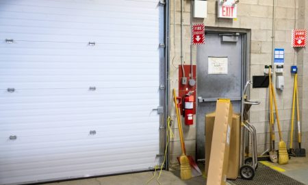 Không đặt đồ vật phía trước cửa chống cháy