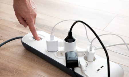 ổ cắm điện là vật dụng quen thuộc trong các gia đình